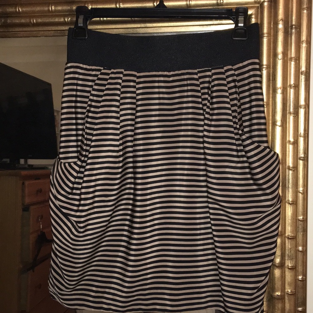 Black and brown pencil skirt with pockets